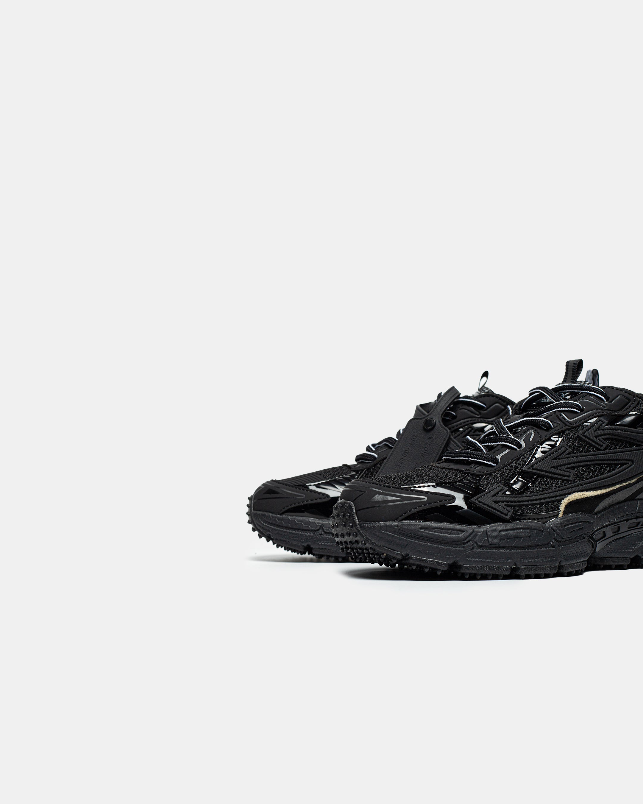 Off-White Be Right Black