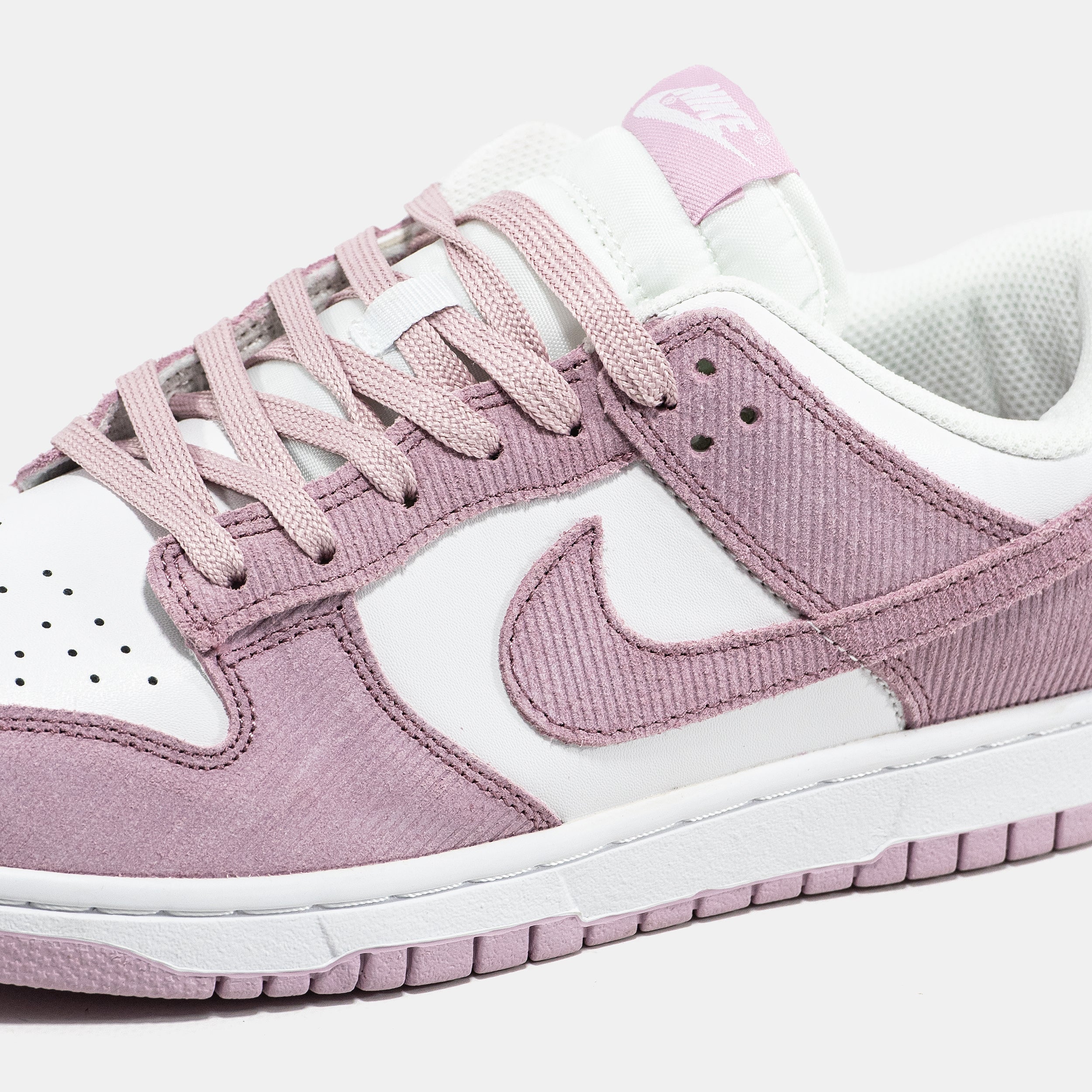 Nike SB Dunk Low Pink