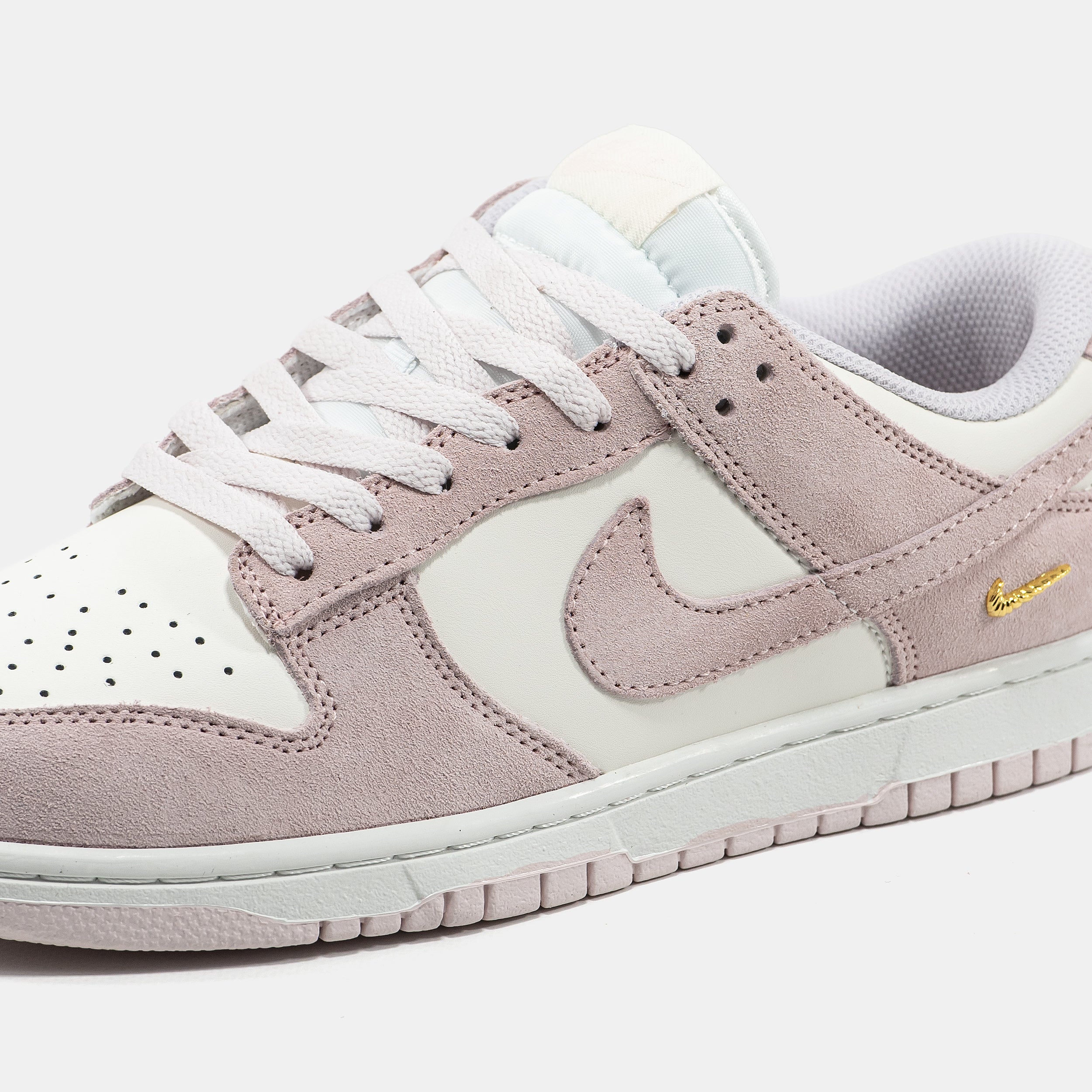Nike SB Dunk Low Pink
