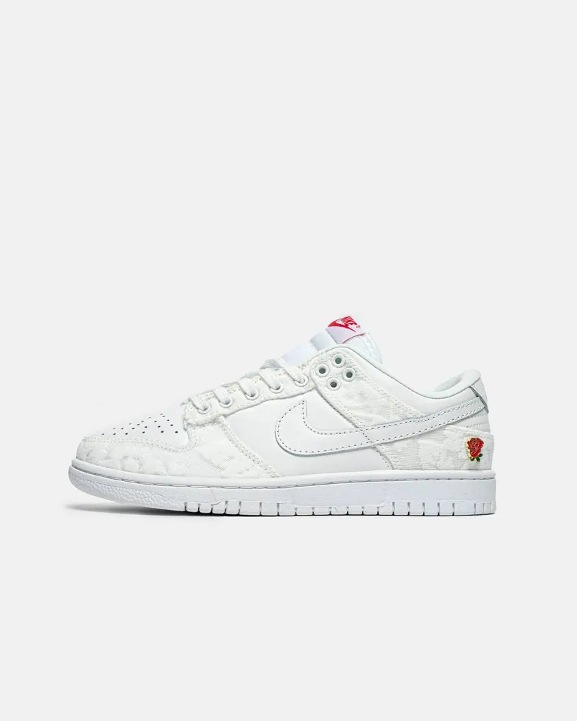 Nike SB Dunk Low “Give he flowers”