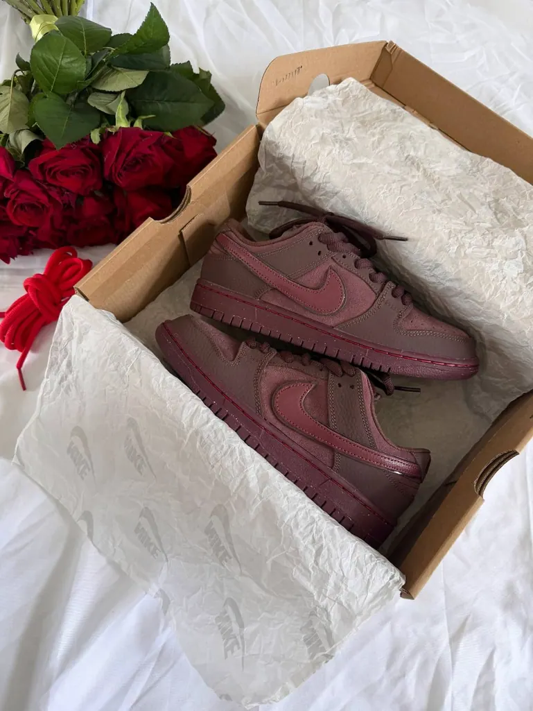 Nike SB Dunk Low City of Love Burgundy Crush