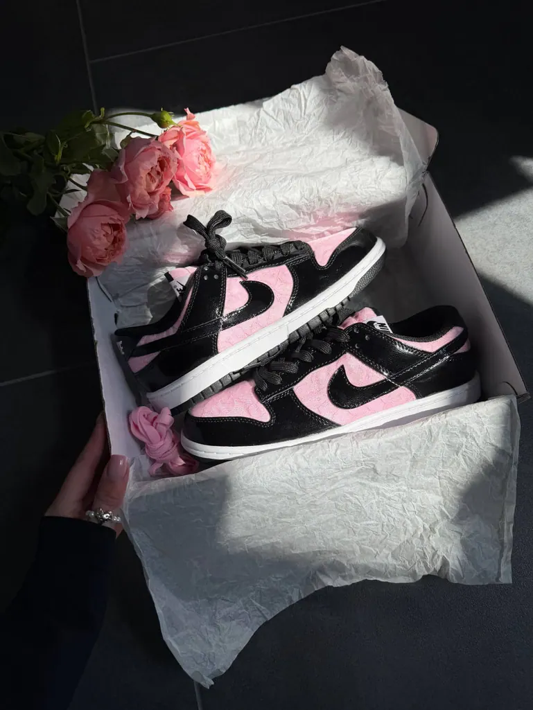 Nike sb DUNK LOW WMNS LACE PACK - REGAL BLACK PINK