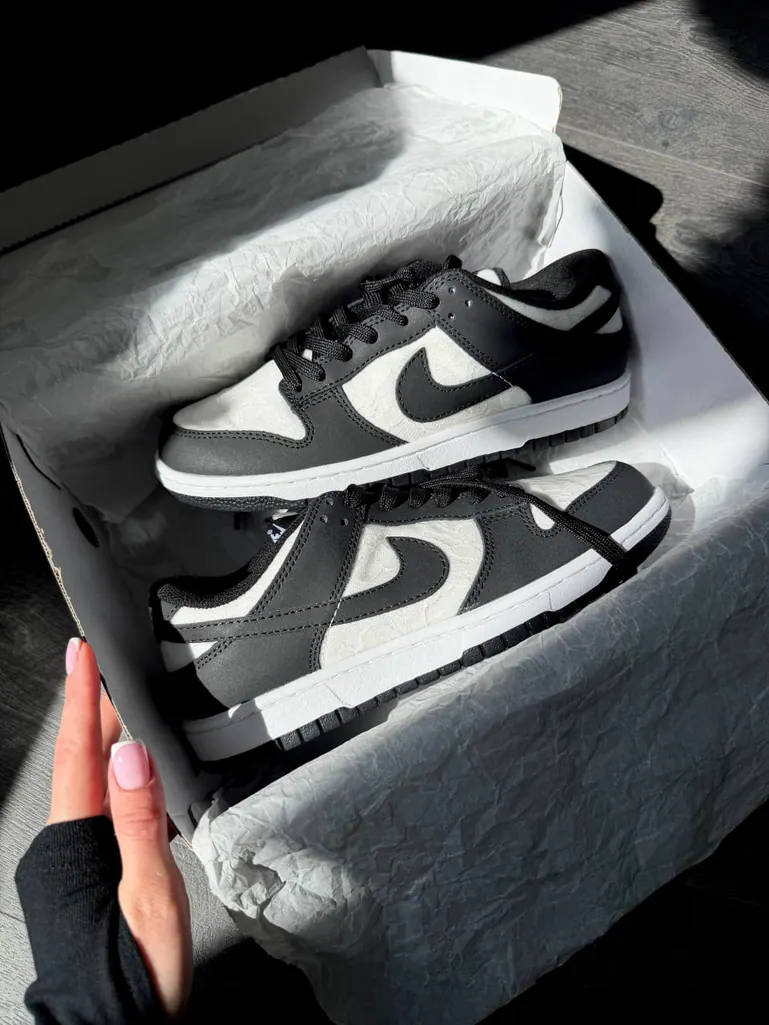 Nike sb DUNK LOW WMNS LACE PACK - REGAL BLACK WHITE