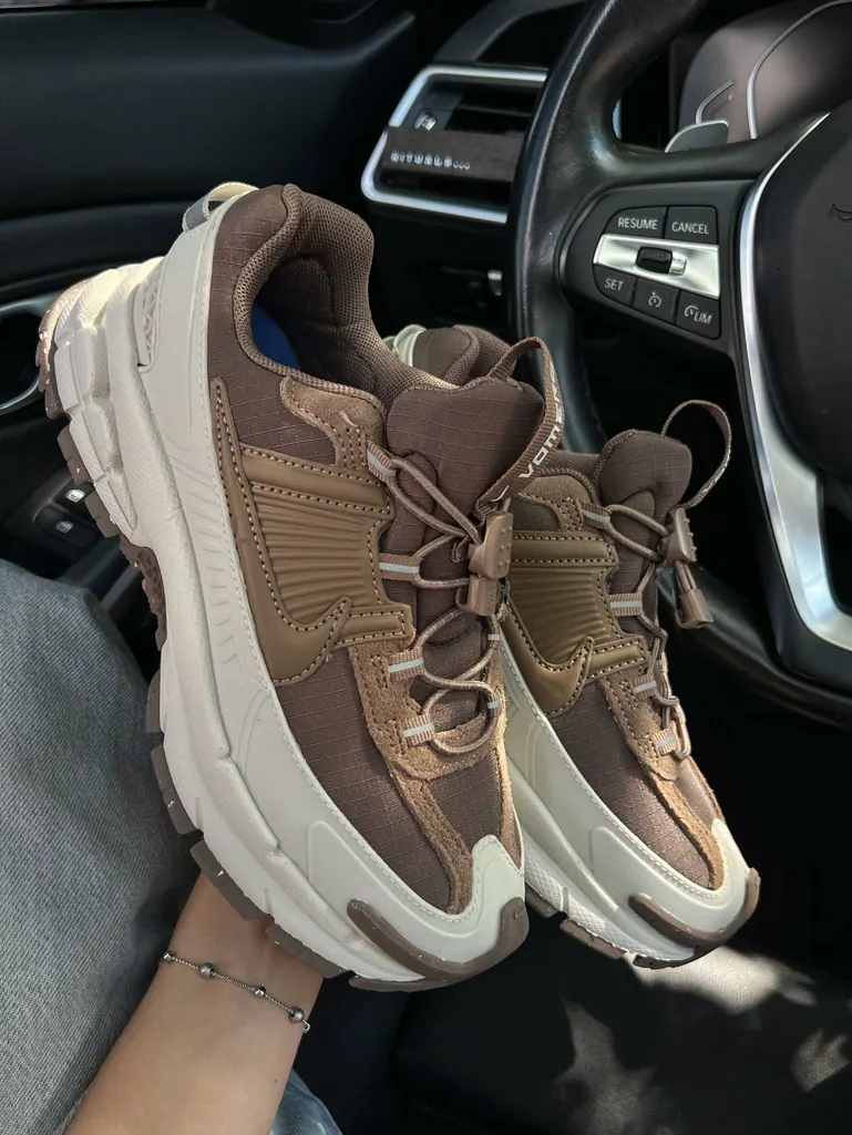 Nike Zoom Vomero 5 Roam Premium