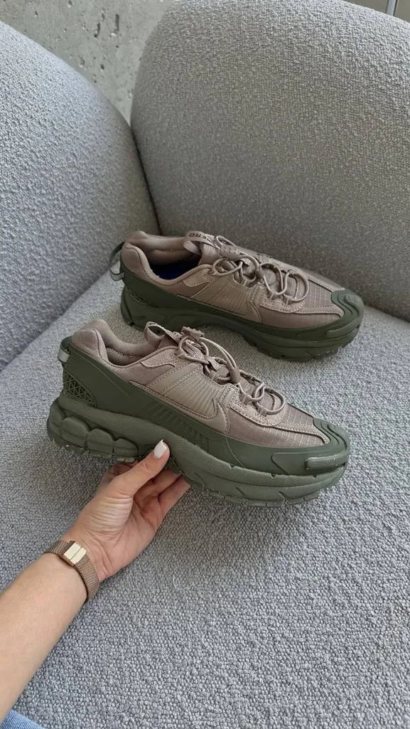 Nike Zoom Vomero 5 Roam Premium