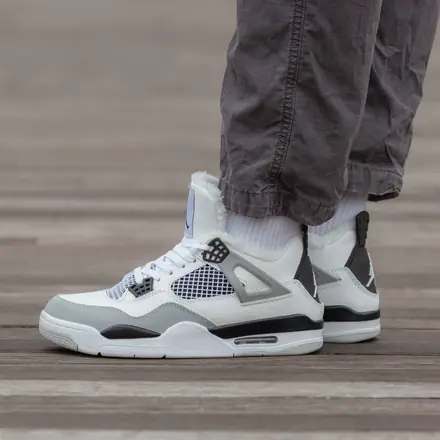 Air Jordan Retro 4 Fur