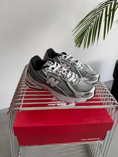 New Balance 740