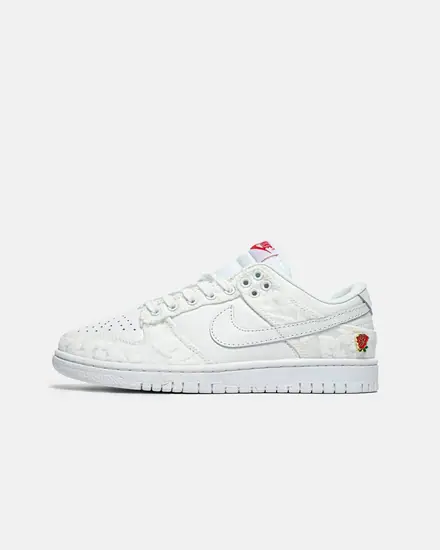Nike SB Dunk Low “Give he flowers”