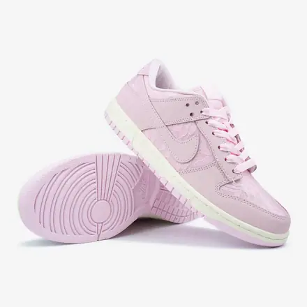 Nike SB Dunk Low Lace Pack Regal Pink