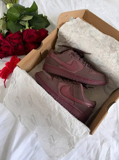 Nike SB Dunk Low City of Love Burgundy Crush