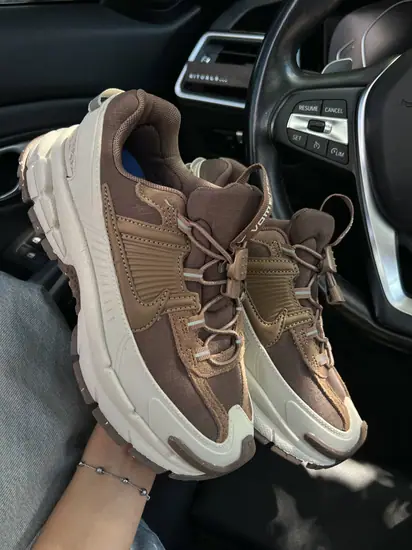 Nike Zoom Vomero 5 Roam Premium