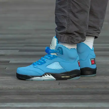 Air Jordan Retro 5 University Blue